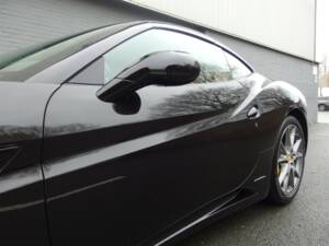 Image 21/99 of Ferrari California (2010)