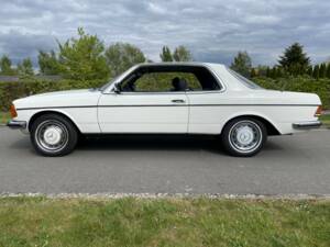 Image 2/49 of Mercedes-Benz 230 C (1980)
