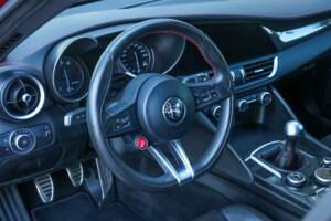 Bild 3/50 von Alfa Romeo Giulia Quadrifoglio (2017)