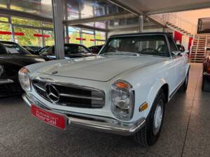 Image 37/42 of Mercedes-Benz 280 SL (1968)