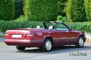 Bild 4/50 von Mercedes-Benz E 200 (1994)