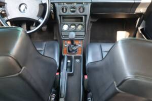 Immagine 16/50 di Mercedes-Benz 190 E 2.3-16 (1986)