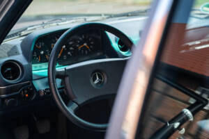 Image 22/38 of Mercedes-Benz 300 D (1981)
