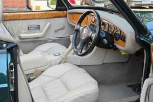 Bild 27/50 von MG RV8 (1995)