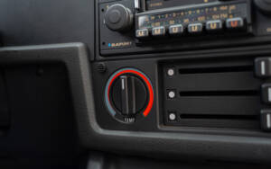 Image 65/80 of BMW 320i (1983)