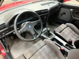 Afbeelding 2/26 van BMW 320i (1985)