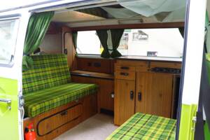 Image 17/25 de Volkswagen T2b Camper (1979)