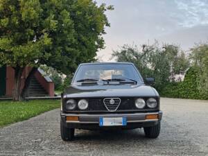 Bild 4/13 von Alfa Romeo Alfetta Quadrifoglio Oro (1982)