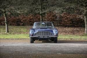 Immagine 11/24 di Aston Martin DB 6 Volante (1967)