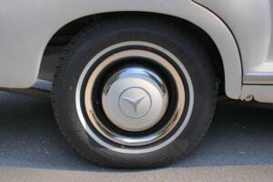 Image 19/50 of Mercedes-Benz 219 (1959)