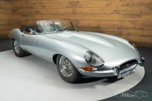 Image 15/19 of Jaguar E-Type 3.8 (1961)