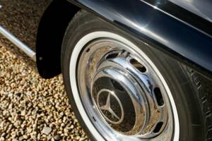 Image 19/50 of Mercedes-Benz 300 SL Roadster (1959)