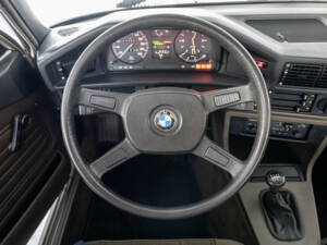 Image 10/25 of BMW 520i (1984)