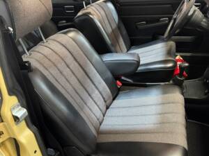 Immagine 13/35 di Mercedes-Benz 200 (1975)