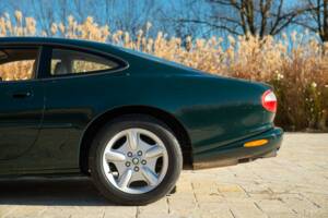 Image 17/50 of Jaguar XK8 4.0 (1998)