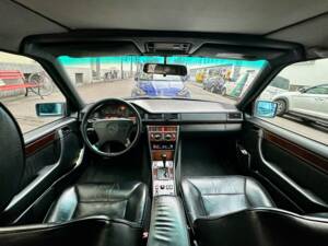 Image 7/11 of Mercedes-Benz E 300 Turbodiesel T (1996)