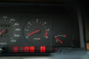 Image 42/50 de Volvo 780 Bertone 2.4 TD (1987)