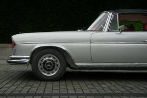 Image 27/95 of Mercedes-Benz 280 SE 3,5 (1970)