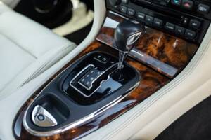 Image 22/43 of Jaguar XJR (2003)