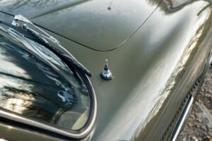 Immagine 15/36 di Aston Martin DB 6 Mk II (1970)