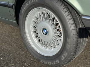 Bild 17/18 von BMW 728i (1986)