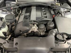 Image 15/19 of BMW 330Ci (2003)