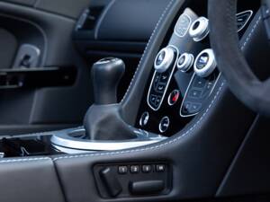 Bild 47/68 von Aston Martin V12 Vantage S (2018)