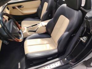 Bild 28/54 von Mercedes-Benz SLK 230 Kompressor (2002)