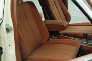 Bild 23/50 von Mercedes-Benz 380 SE (1980)