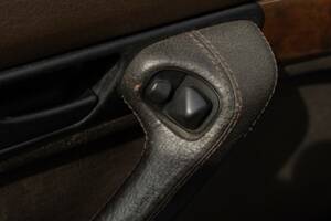Image 30/36 of BMW 750iL (1989)