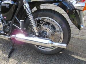 Image 34/39 of Triumph Bonneville T100 (2005)
