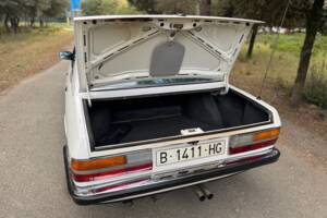 Bild 17/47 von BMW 528i (1986)