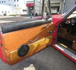 Image 18/28 of MG MGB GT (1966)