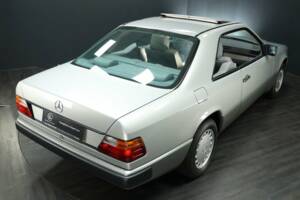 Afbeelding 45/50 van Mercedes-Benz 230 CE (1988)