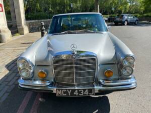 Imagen 13/50 de Mercedes-Benz 300 SEL 6.3 (1971)