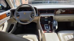 Image 12/26 of Jaguar XJ 6 4.0 Sovereign (1996)