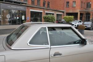 Image 18/29 of Mercedes-Benz 500 SL (1986)