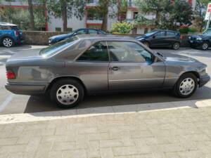 Image 18/35 de Mercedes-Benz E 200 (1995)