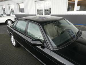 Image 20/21 of Jaguar XJR 4.0 (2001)