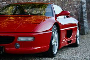Immagine 23/50 di Ferrari F 355 Berlinetta (1996)