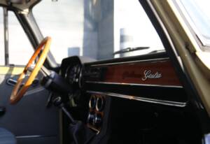 Image 17/22 de Alfa Romeo Giulia Nuova Super 1300 (1975)