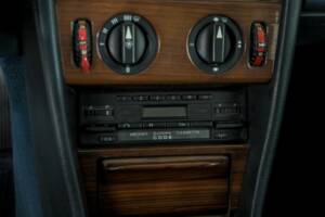Bild 24/50 von Mercedes-Benz 230 E (1985)