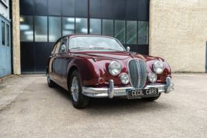 Image 2/25 of Jaguar Mk II 3.4 (1967)