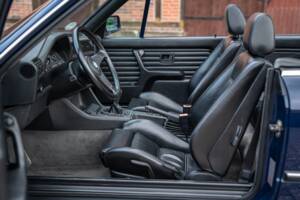 Image 26/99 of BMW 320i (1989)