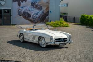 Image 7/38 of Mercedes-Benz 300 SL Roadster (1961)