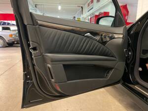 Image 5/20 of Mercedes-Benz E 500 (2002)