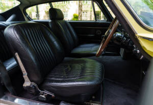 Bild 20/25 von Aston Martin DB 6 Mk II (1971)