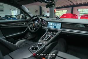 Image 17/24 of Porsche Panamera Turbo (2018)