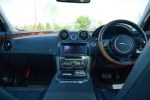 Bild 37/50 von Jaguar XJ 5.0 (2012)