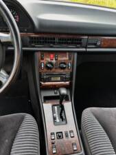 Image 15/18 of Mercedes-Benz 560 SEL (1986)